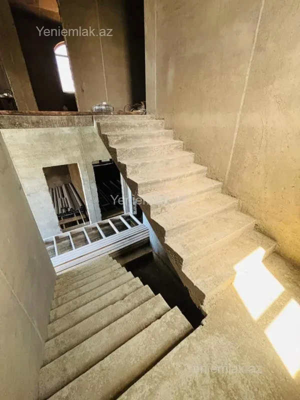 Satılır 5 otaqlı həyət evi 200 m²