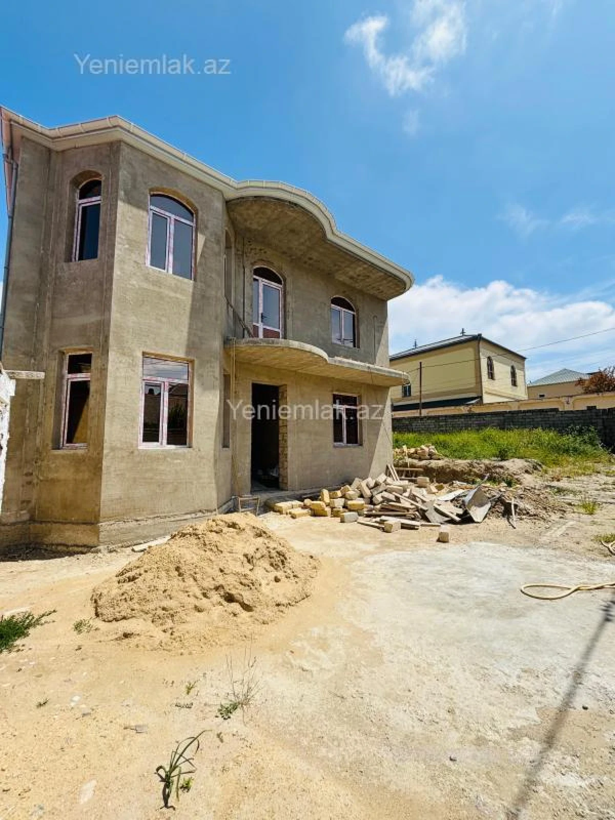 Satılır 5 otaqlı həyət evi 200 m²