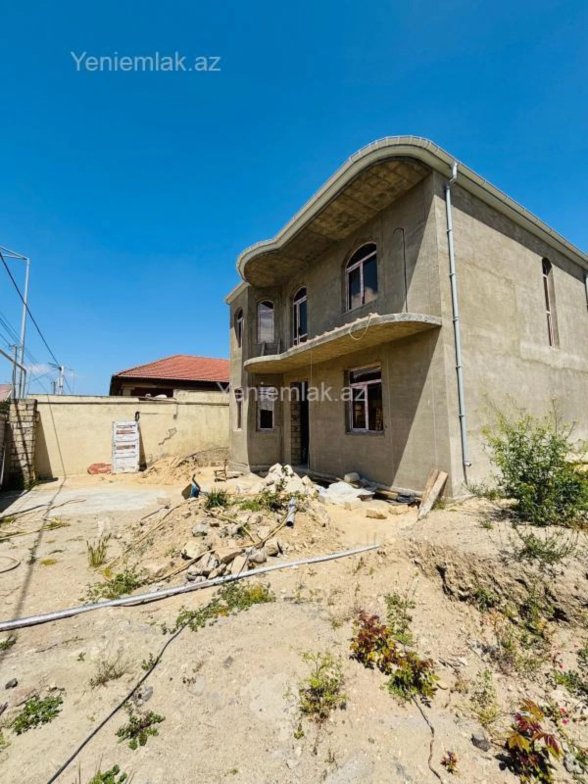 Satılır 5 otaqlı həyət evi 200 m²