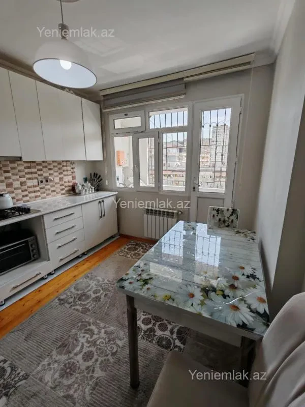 Satılır 2 otaqlı köhnə tikili 60 m²