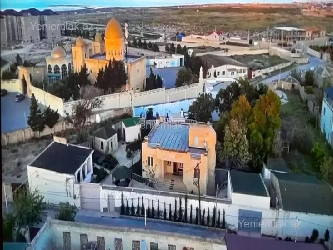 Satılır 7 otaqlı həyət evi 255 m²