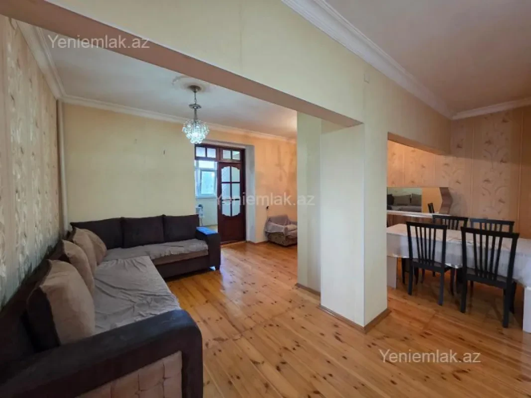 Satılır 4 otaqlı köhnə tikili 121 m²
