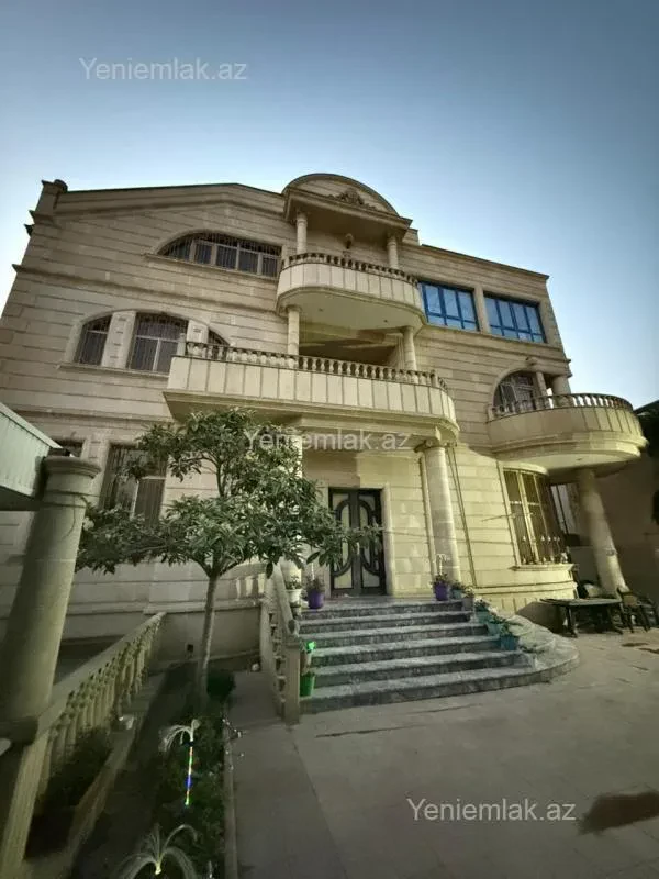 Satılır 10 otaqlı həyət evi 1100 m²