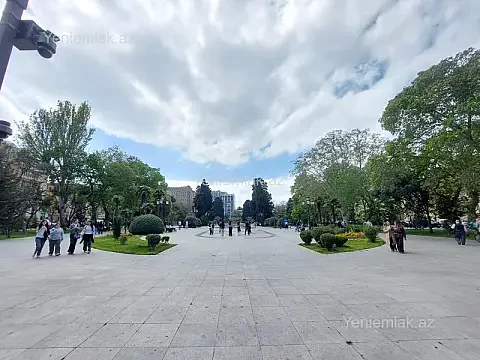 Satılır 2 otaqlı köhnə tikili 100 m² — Bakı, Səbail 2 otaq 100.00 m²