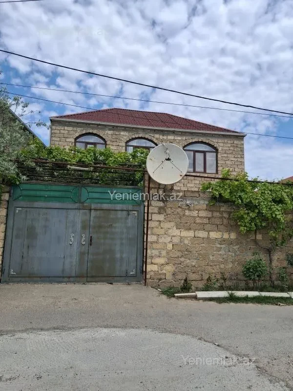 Satılır 5 otaqlı həyət evi 240 m²