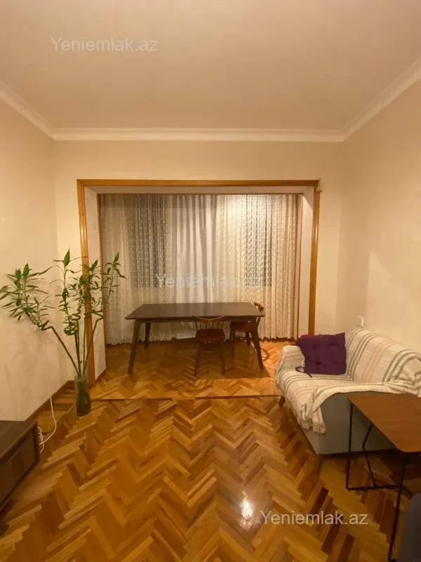 Satılır 3 otaqlı köhnə tikili 90 m²