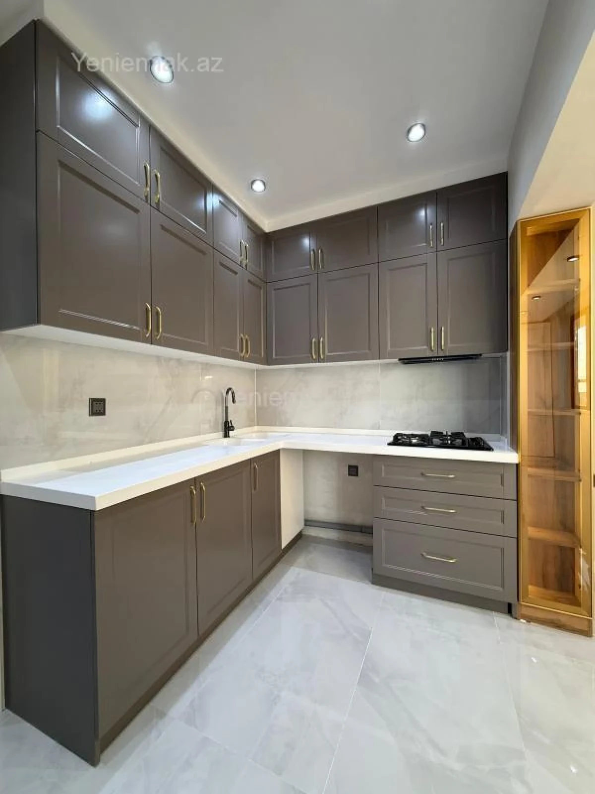 Satılır 4 otaqlı köhnə tikili 100 m²