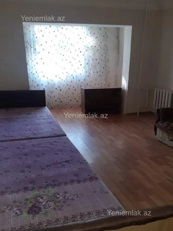 Satılır 2 otaqlı köhnə tikili 60 m²