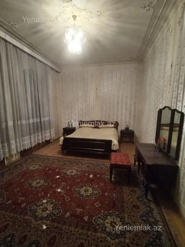 Satılır 5 otaqlı həyət evi 500 m²