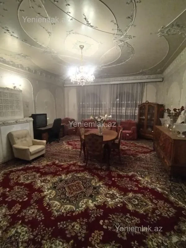Satılır 5 otaqlı həyət evi 500 m²