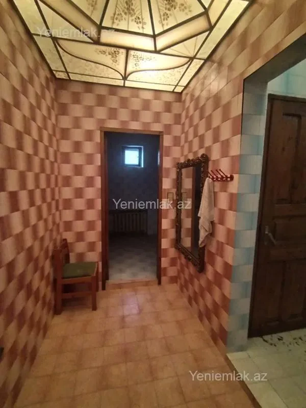 Satılır 5 otaqlı həyət evi 500 m²