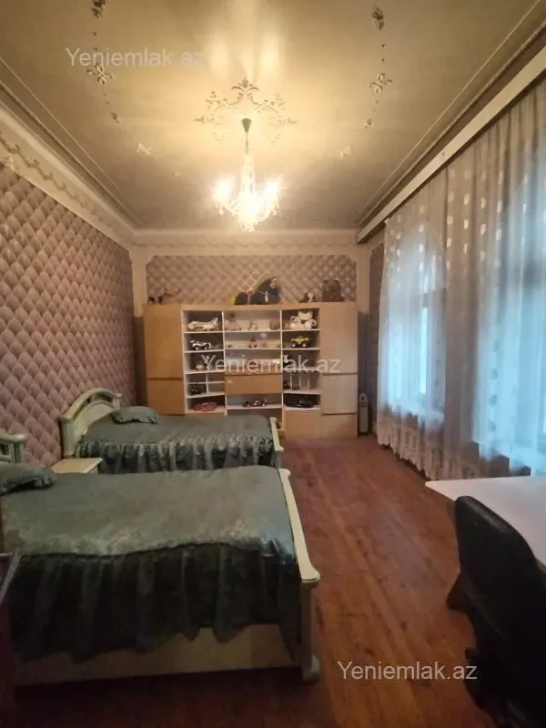 Satılır 5 otaqlı həyət evi 500 m²