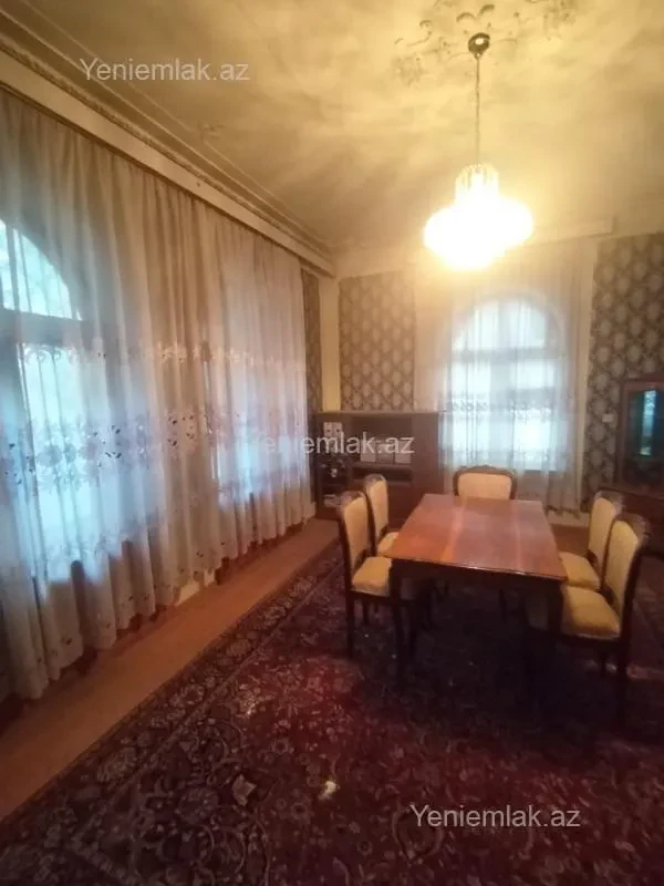 Satılır 5 otaqlı həyət evi 500 m²