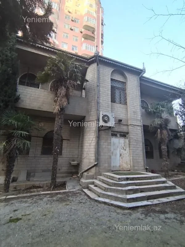 Satılır 5 otaqlı həyət evi 500 m²