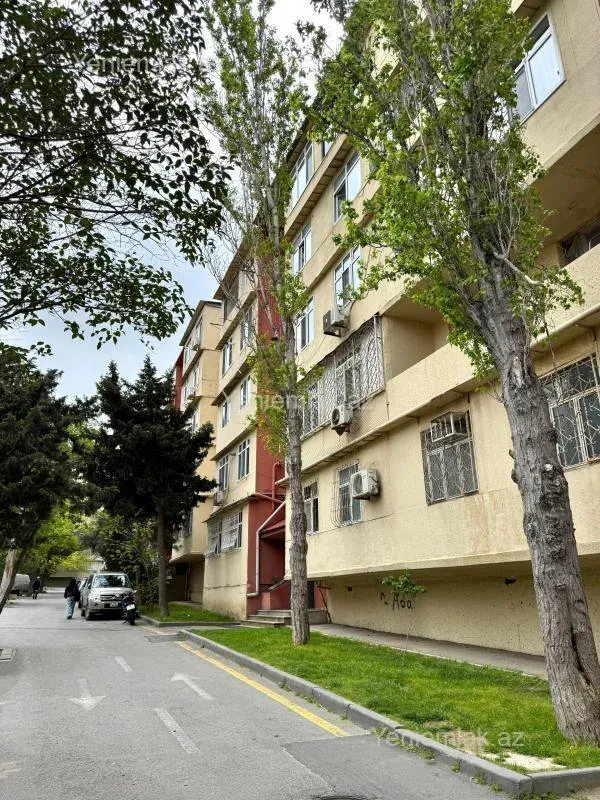 Satılır 4 otaqlı köhnə tikili 120 m²