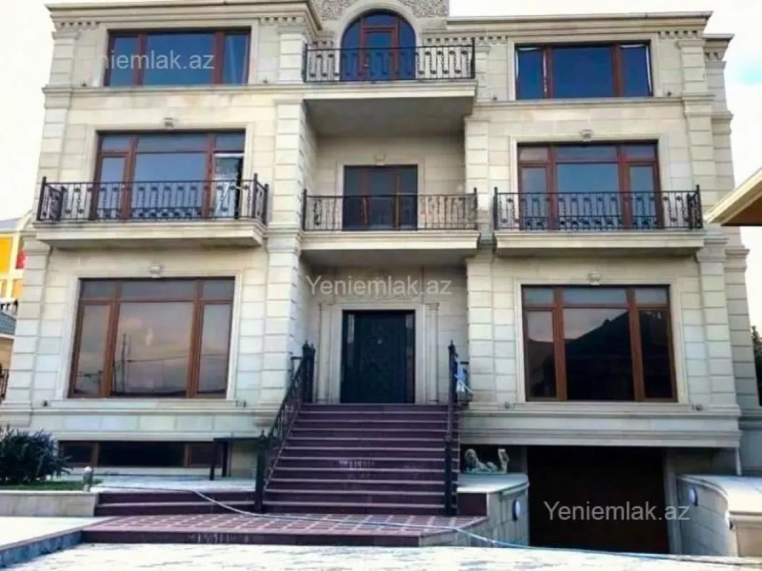 Satılır 8 otaqlı həyət evi 700 m²
