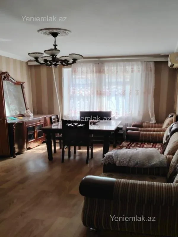 Satılır 2 otaqlı köhnə tikili 65 m²