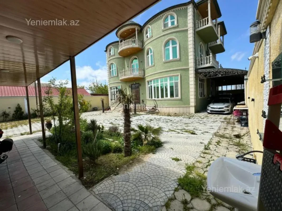 Satılır 6 otaqlı həyət evi 525 m²