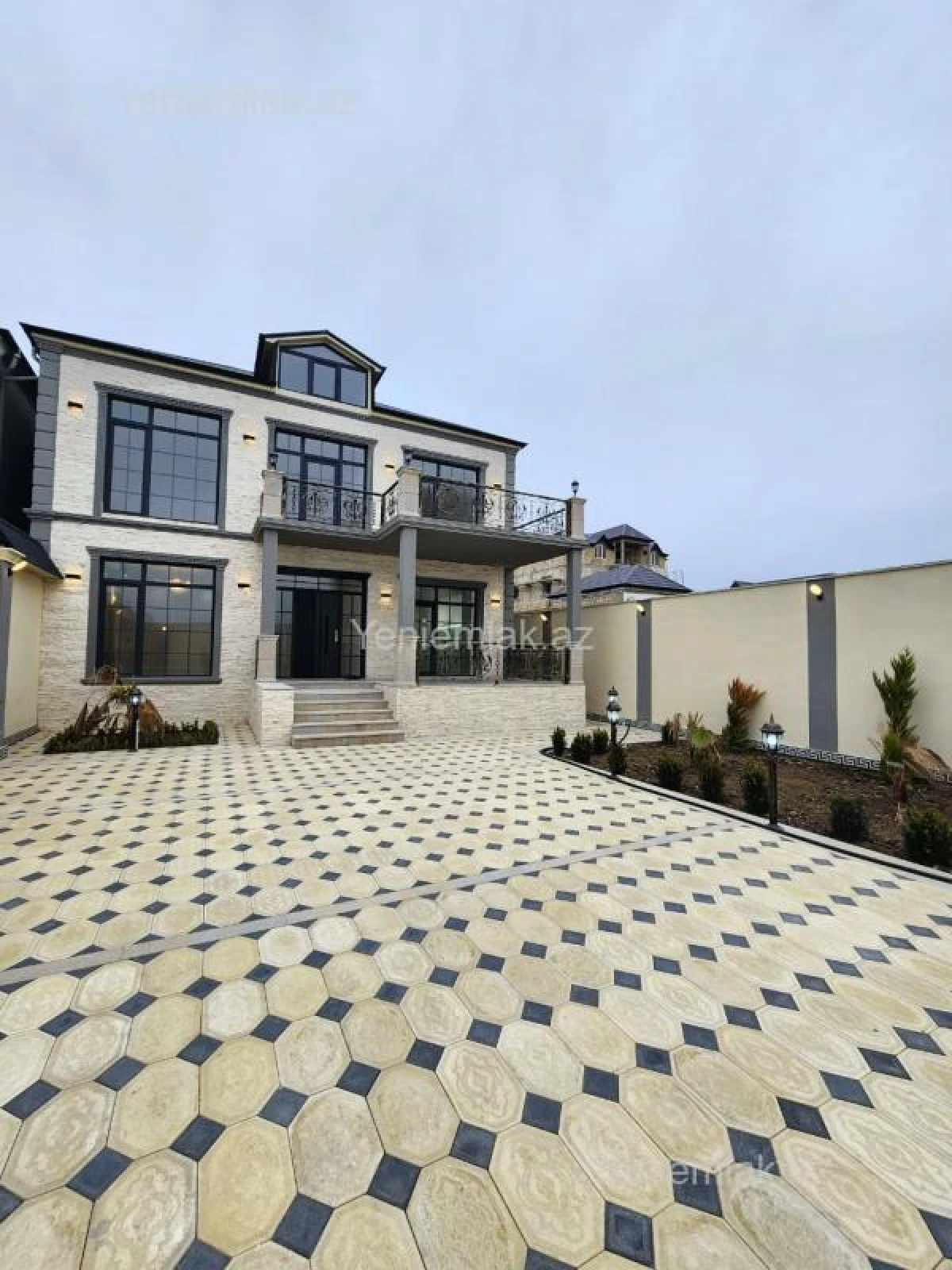 Satılır 5 otaqlı həyət evi 250 m²