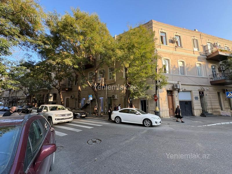 Satılır 3 otaqlı köhnə tikili 90 m² — Bakı, Səbail 3 otaq 90.00 m²