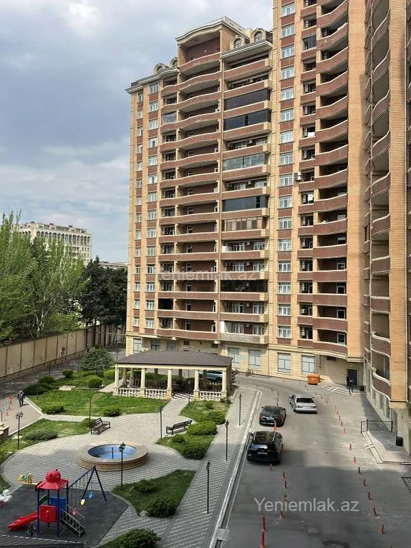 Satılır 3 otaqlı yeni tikili 131 m²