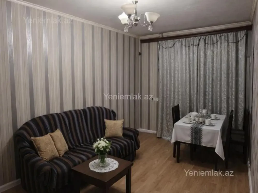 Satılır 2 otaqlı köhnə tikili 50 m²