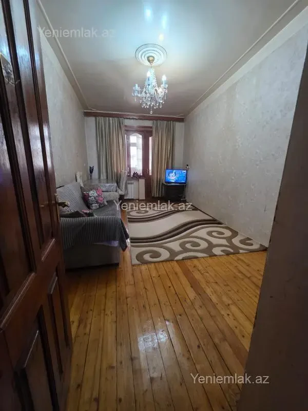 Satılır 2 otaqlı köhnə tikili 55 m²
