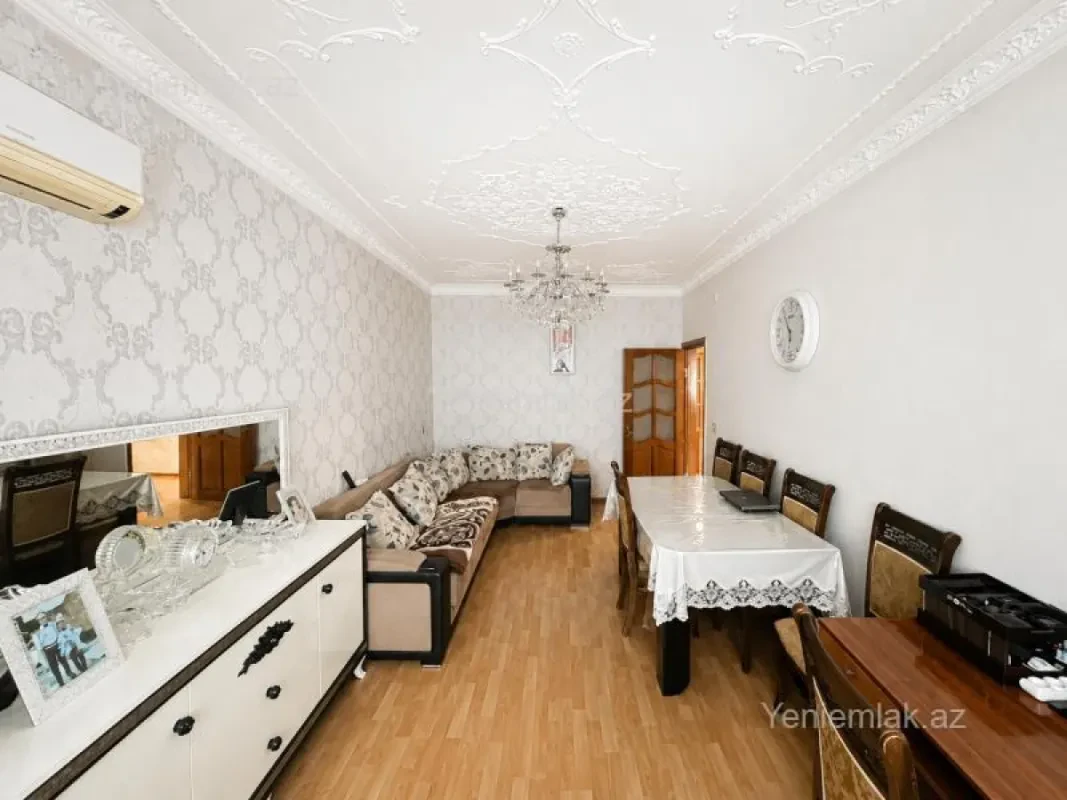 Satılır 4 otaqlı köhnə tikili 110 m²