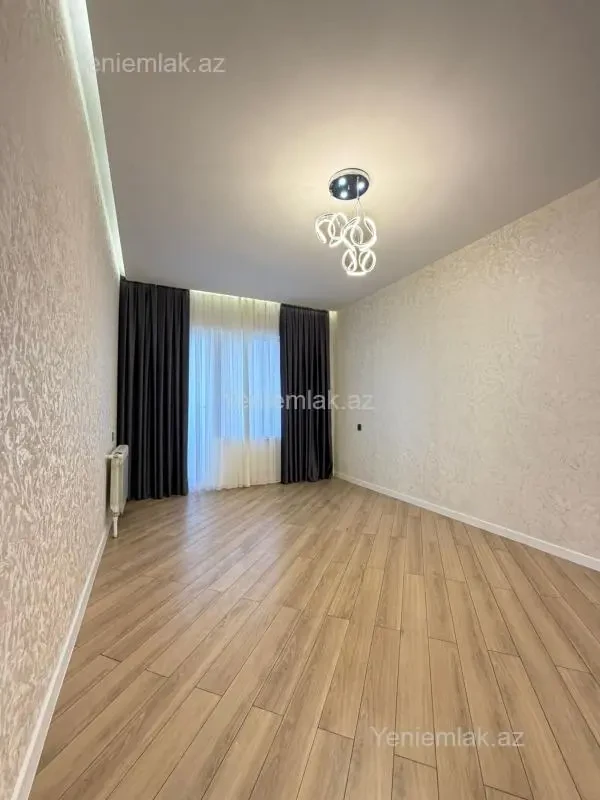 Satılır 4 otaqlı köhnə tikili 100 m²