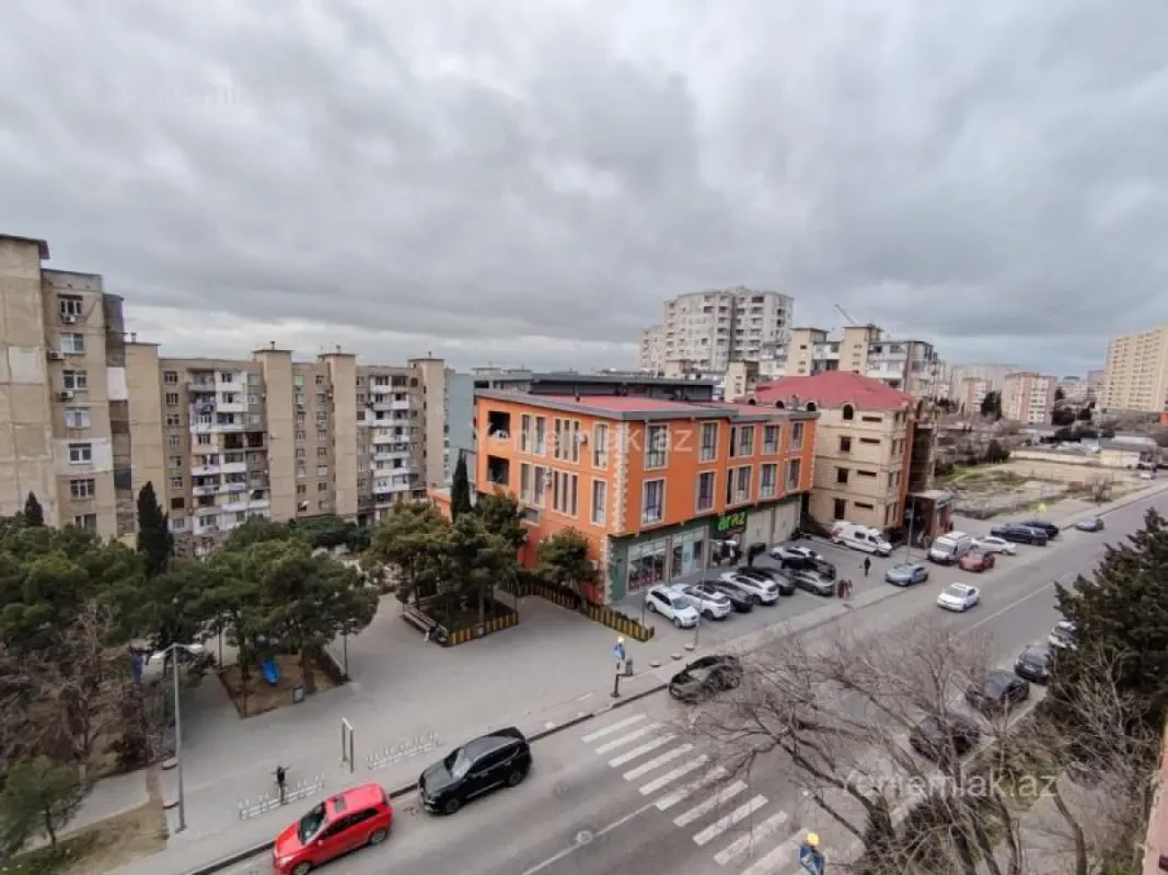 Satılır 2 otaqlı köhnə tikili 60 m²
