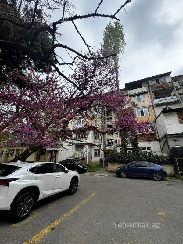 Satılır 2 otaqlı köhnə tikili 55 m²