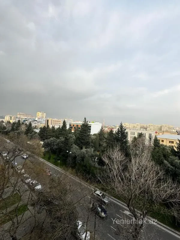 Satılır 3 otaqlı köhnə tikili 80 m²