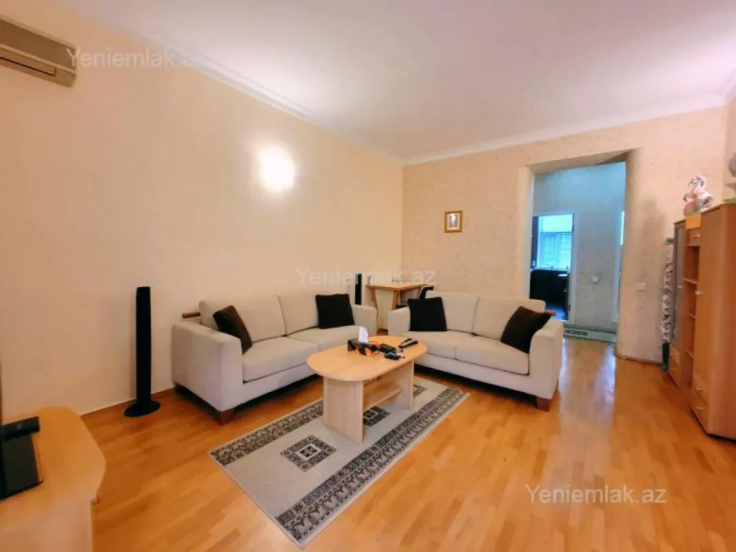 Satılır 2 otaqlı köhnə tikili 65.5 m²