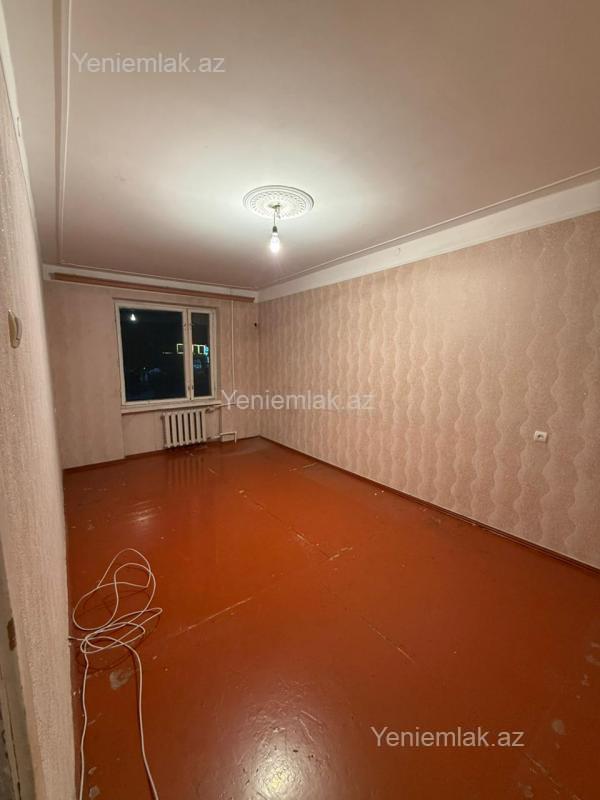 Satılır 4 otaqlı köhnə tikili 100 m²