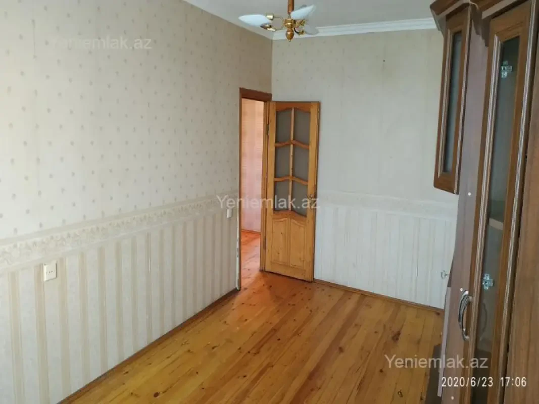 Satılır 4 otaqlı köhnə tikili 90 m²