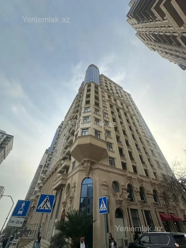 Satılır 4 otaqlı yeni tikili 245.5 m²