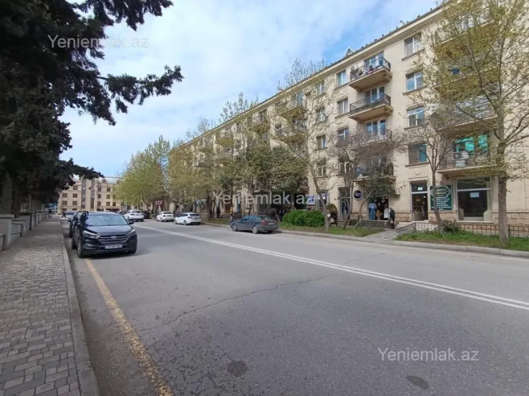 Satılır 2 otaqlı köhnə tikili 61 m²
