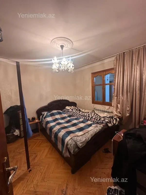Satılır 3 otaqlı köhnə tikili 90 m²