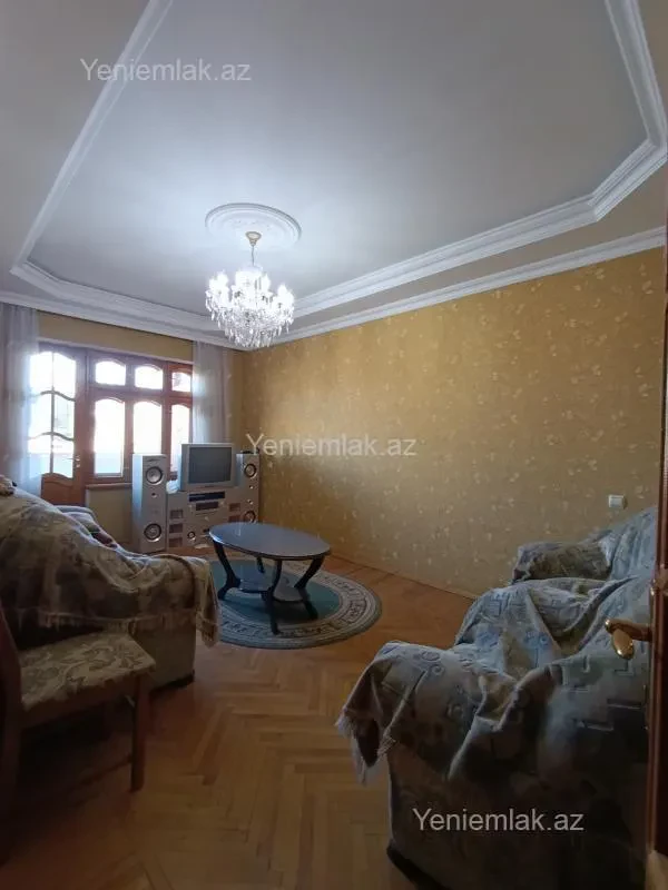 Satılır 4 otaqlı köhnə tikili 100 m²