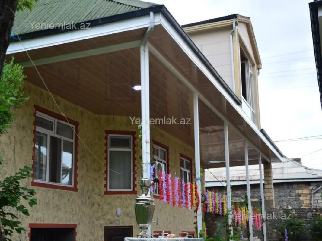 Satılır 8 otaqlı həyət evi 160 m²