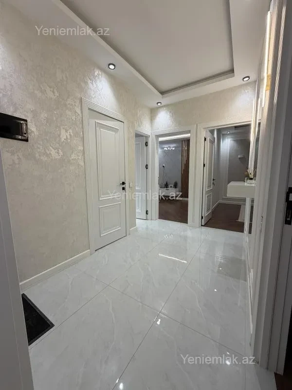 Satılır 4 otaqlı köhnə tikili 100 m²