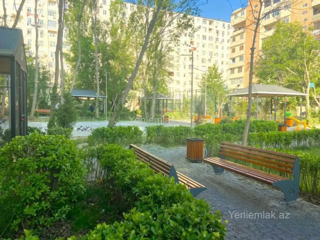 Satılır 4 otaqlı köhnə tikili 110 m²