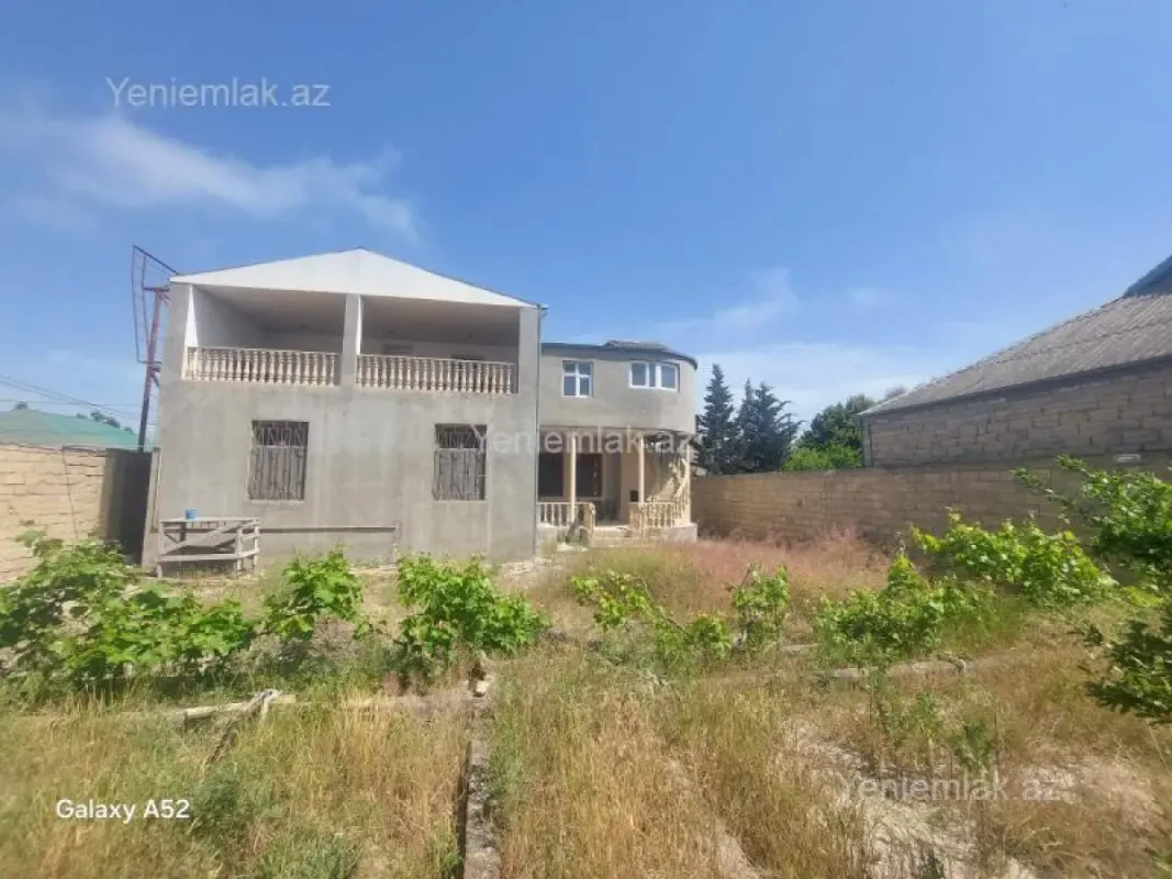 Satılır 6 otaqlı həyət evi 240 m²
