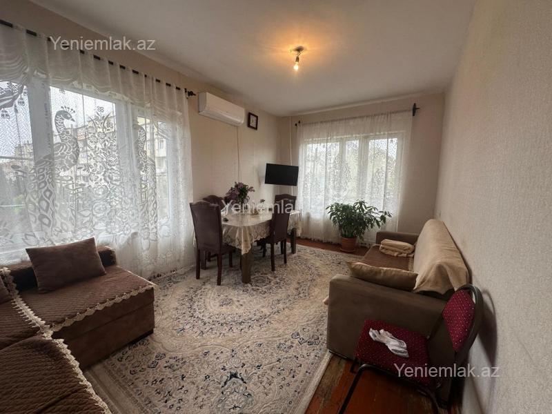 Satılır 2 otaqlı köhnə tikili 65 m²