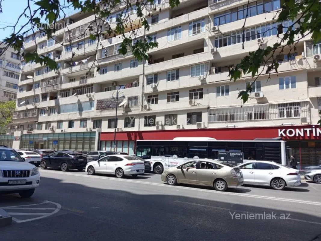 Satılır 4 otaqlı köhnə tikili 120 m²