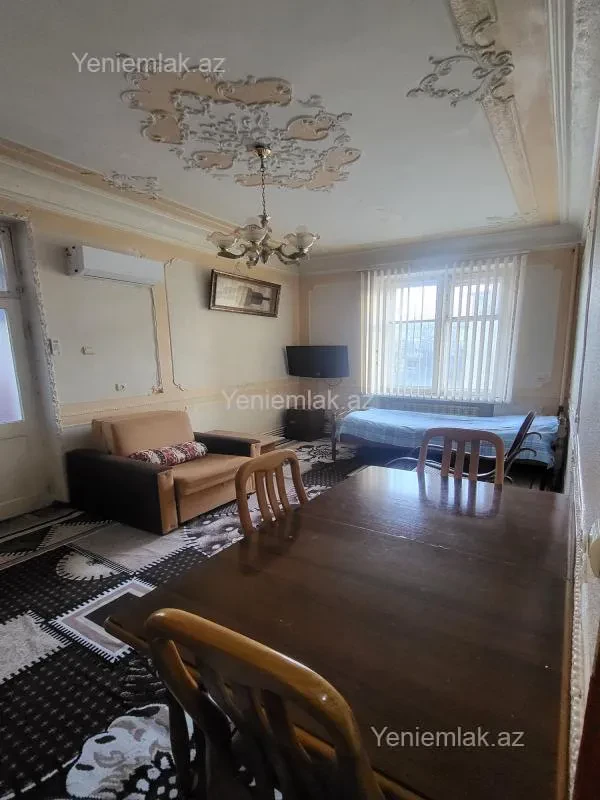 Satılır 2 otaqlı köhnə tikili 60 m²