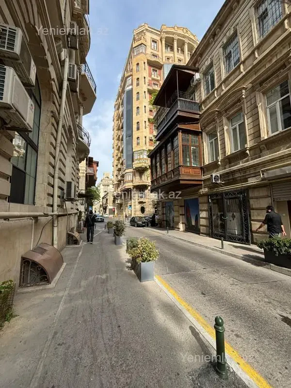Satılır 2 otaqlı köhnə tikili 60 m²