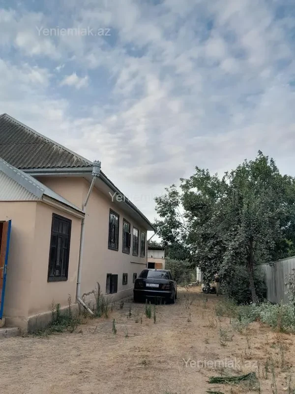 Satılır 4 otaqlı həyət evi 130 m²