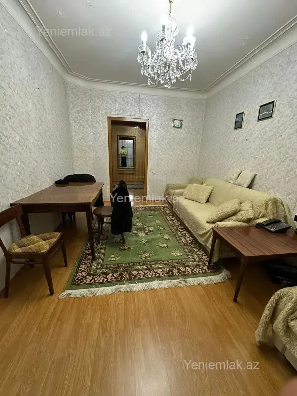 Satılır 2 otaqlı köhnə tikili 60 m²