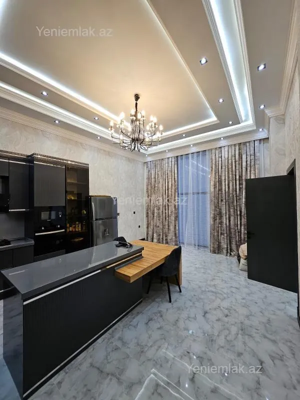 Satılır 9 otaqlı həyət evi 800 m²